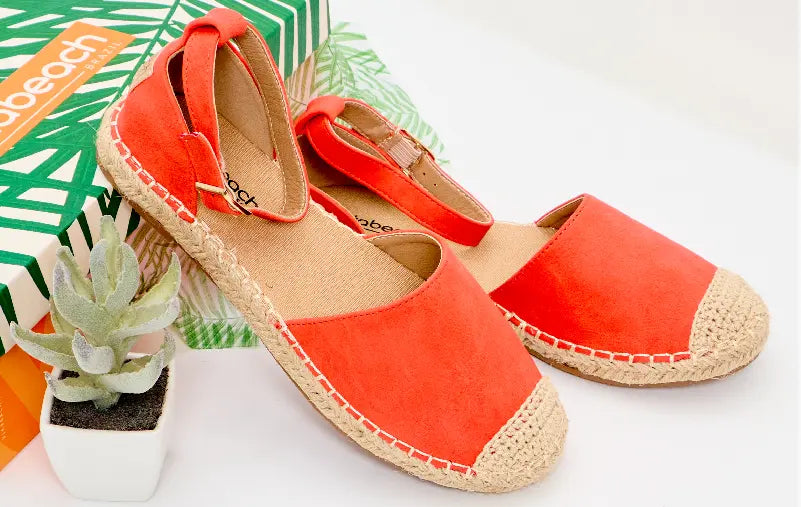 The Art of Packing Light and Staying Stylish: