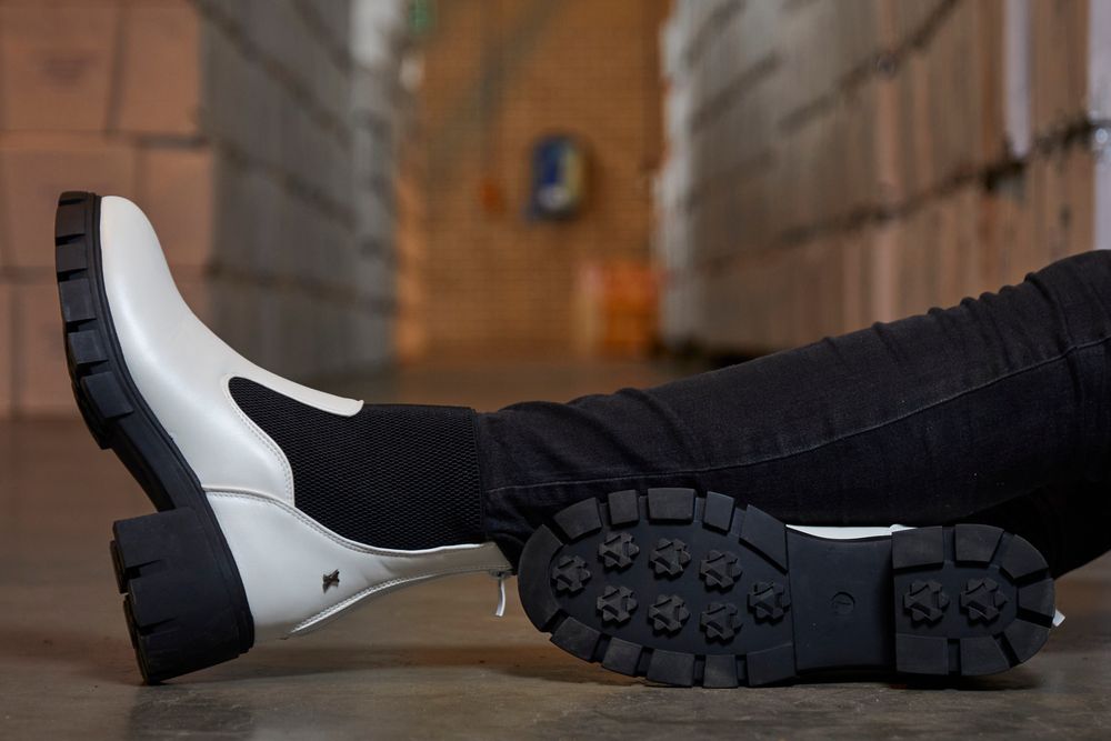 how to clean bottom of shoes