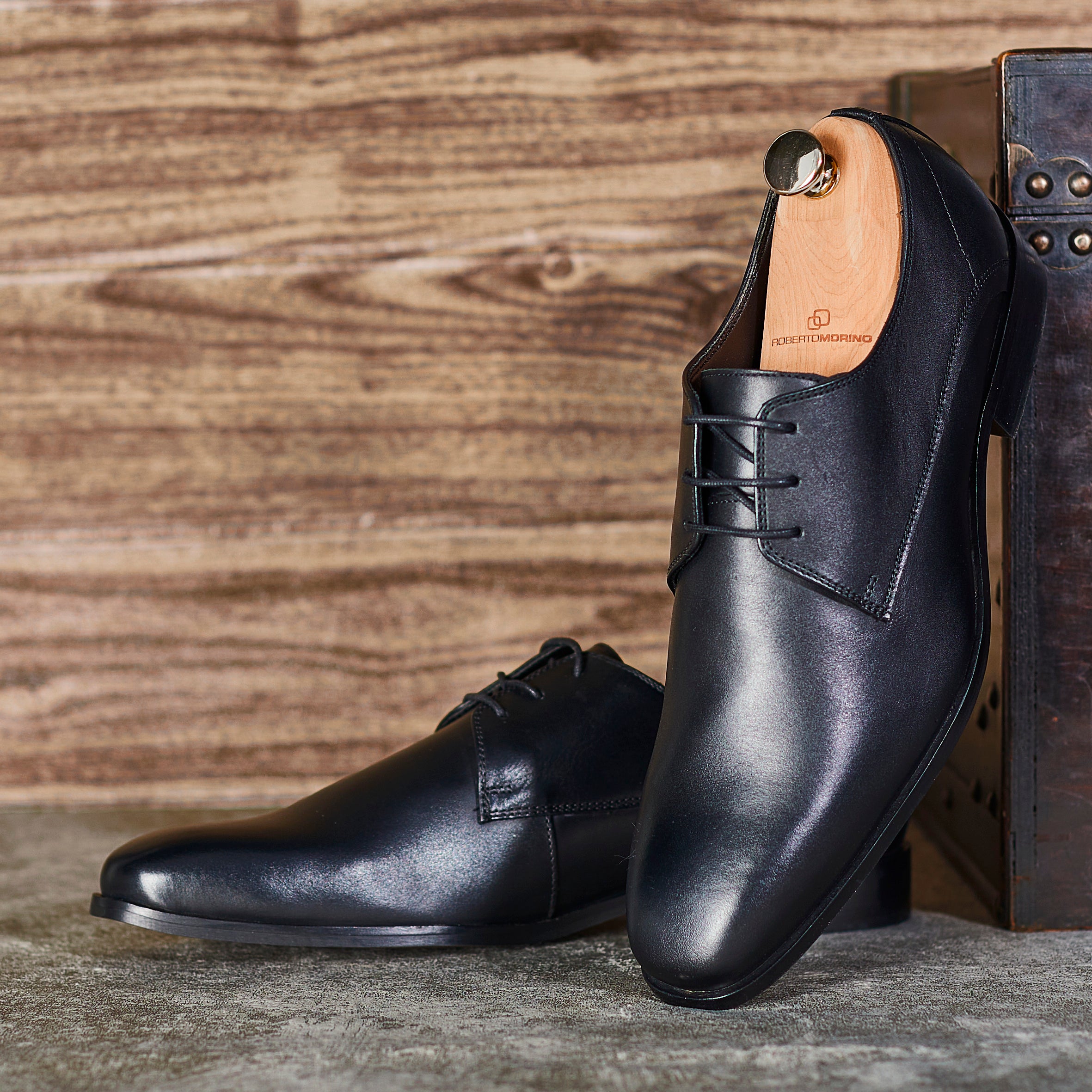 Which outfit goes best with black formal shoes for men | DC.ONE Which outfit goes best with black formal shoes for men | DC.ONE
