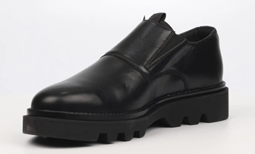 Transitioning from Formal to Business Casual: Adapting Your Shoe Collection