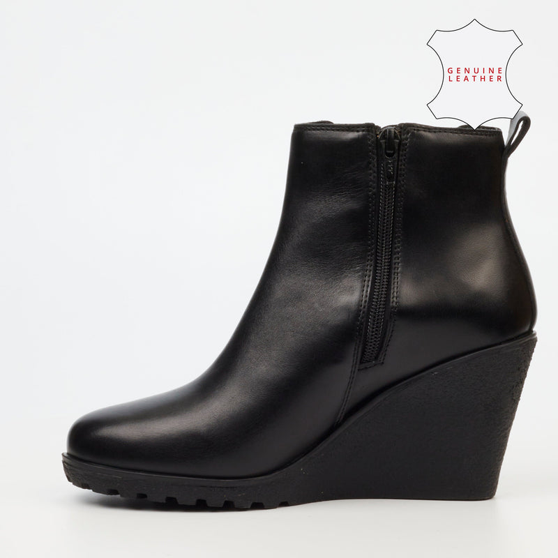 Winter Footwear Guide: What to Wear When the Temperature Drops