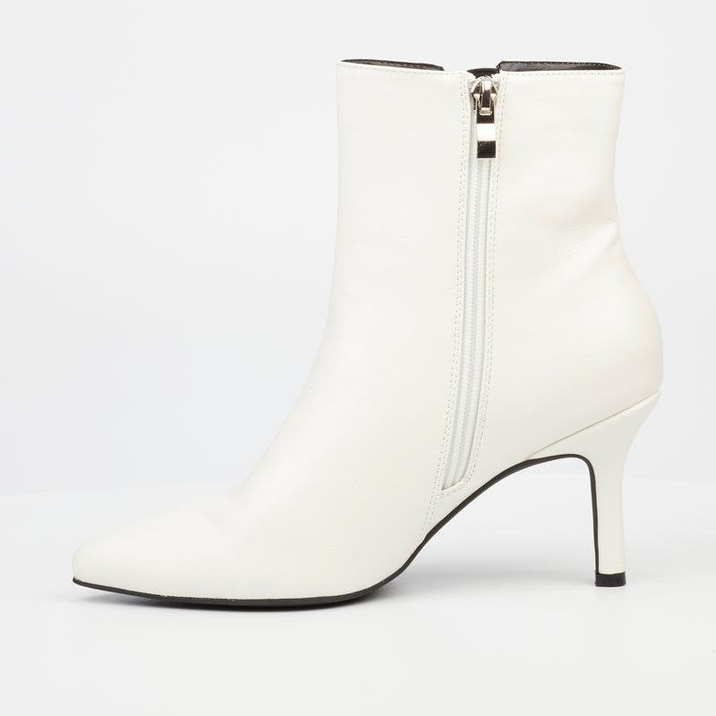 Butterfly Feet Lively 3 Ankle Boot - White footwear Butterfly Feet   