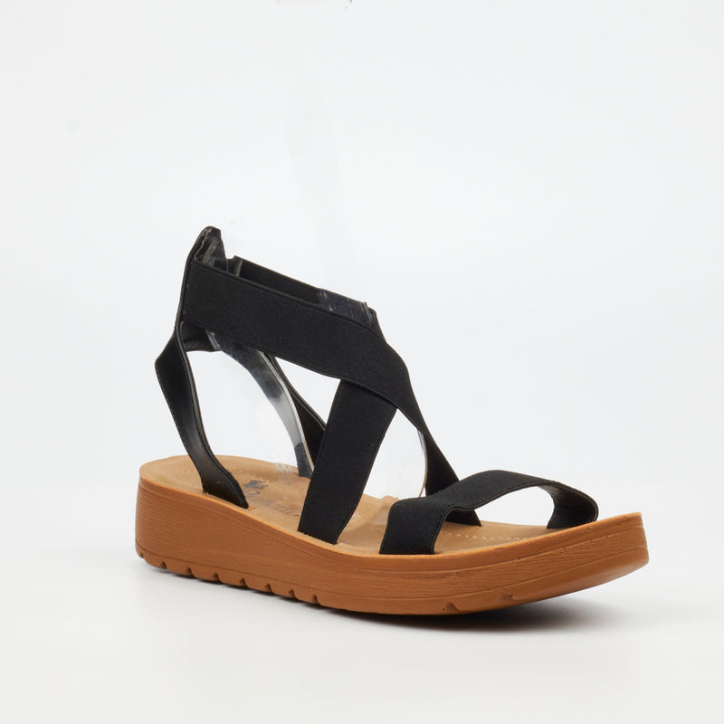 Butterfly feet Xara 3 Flat Sandal - Black footwear Damages   